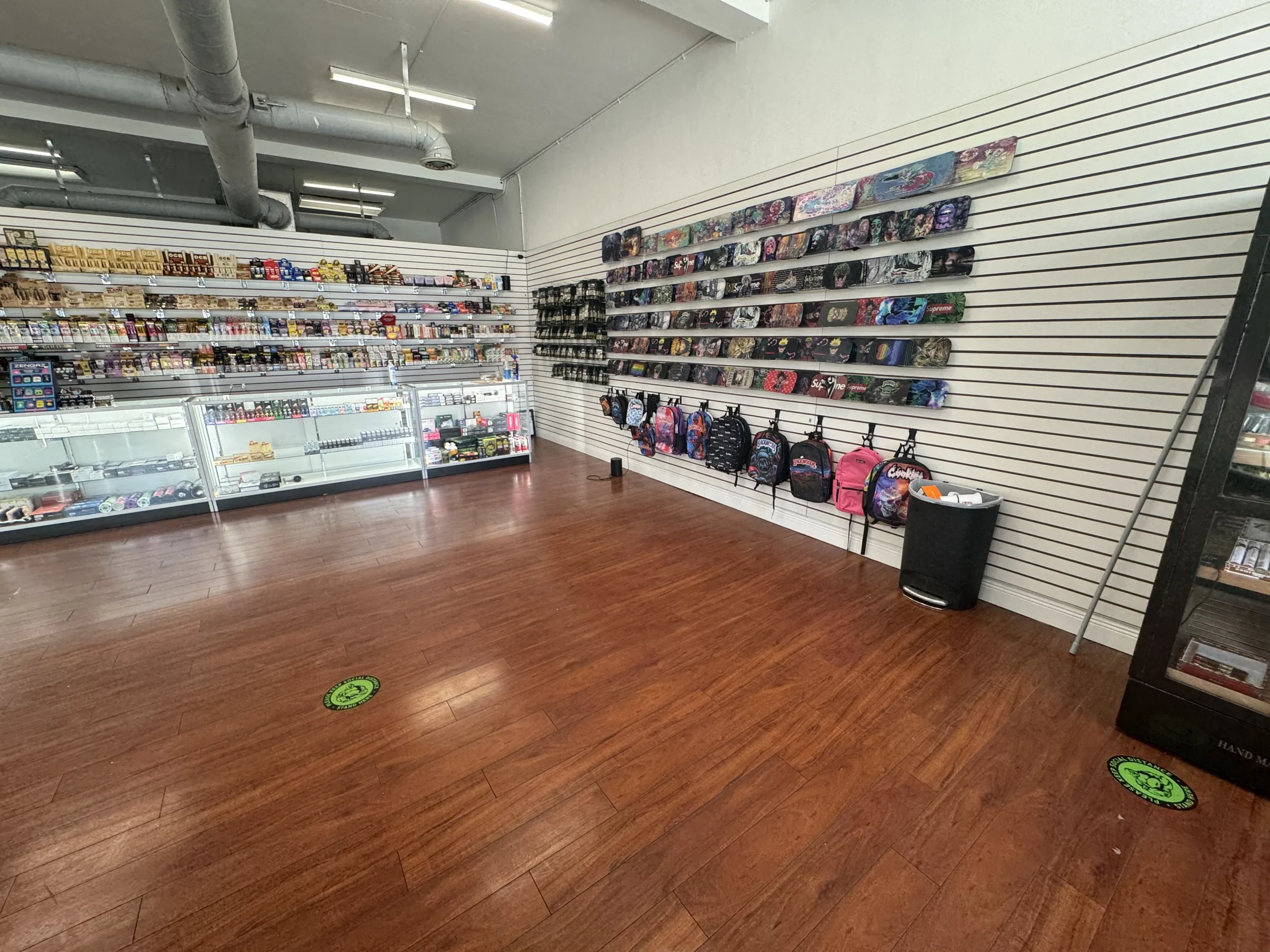 Right side of Smoke Shop EXP Miami